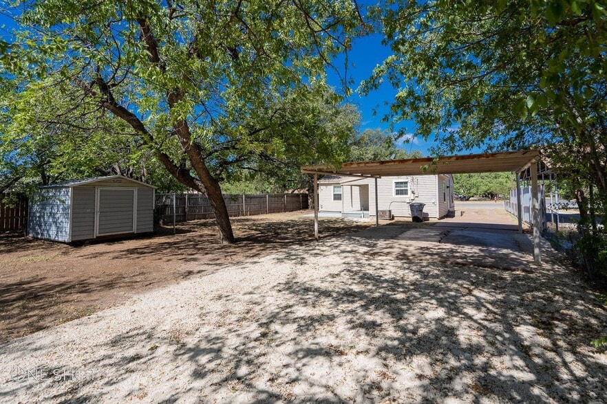 Building Photo - 2349 Highland Ave