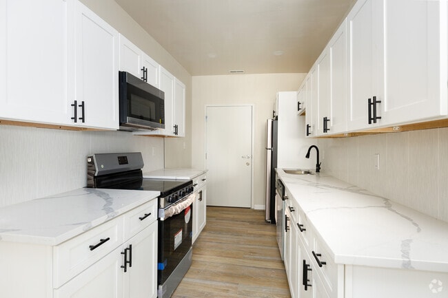 3BR, 2BA - 1,500SF - Kitchen - 5909 Cates Ave