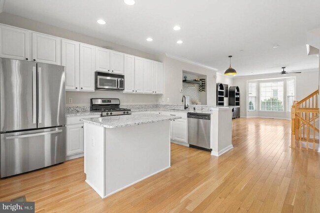Building Photo - 1056 Pipistrelle Ct