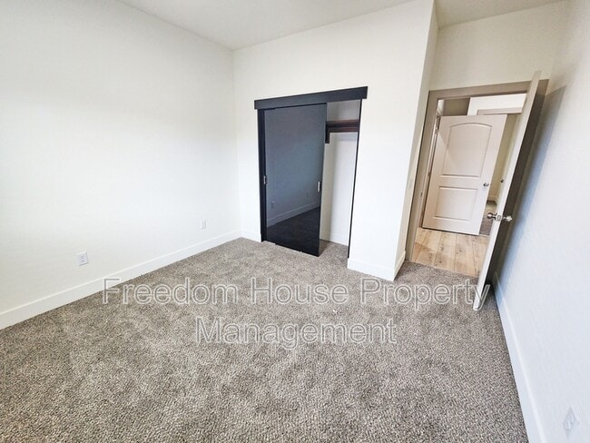 Building Photo - 1340 Arrowhead St