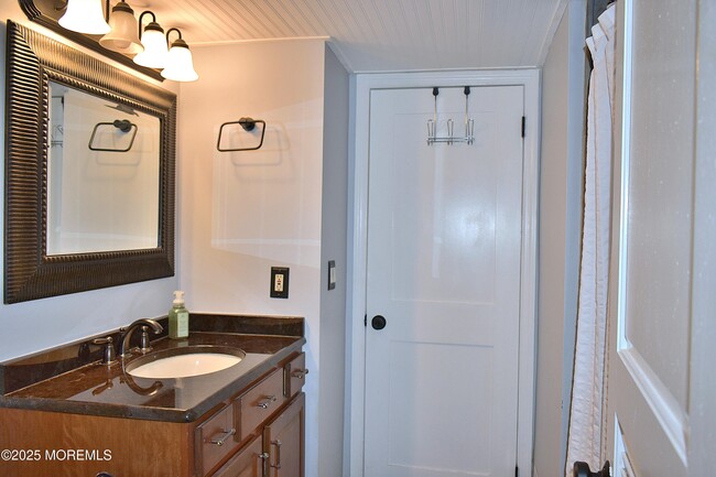 Building Photo - 119 Hyacinth Ln