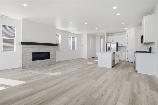 Building Photo - Brand new 3 bed 2.5 bath townhouse