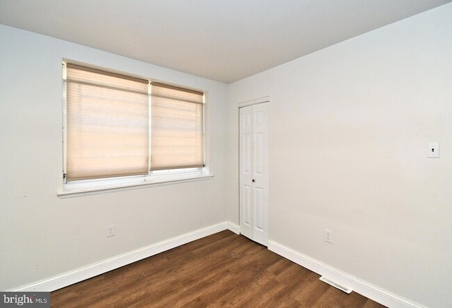Building Photo - 1554 N Lawrence St