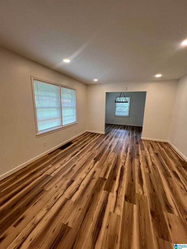 Building Photo - 252 Westwood Dr