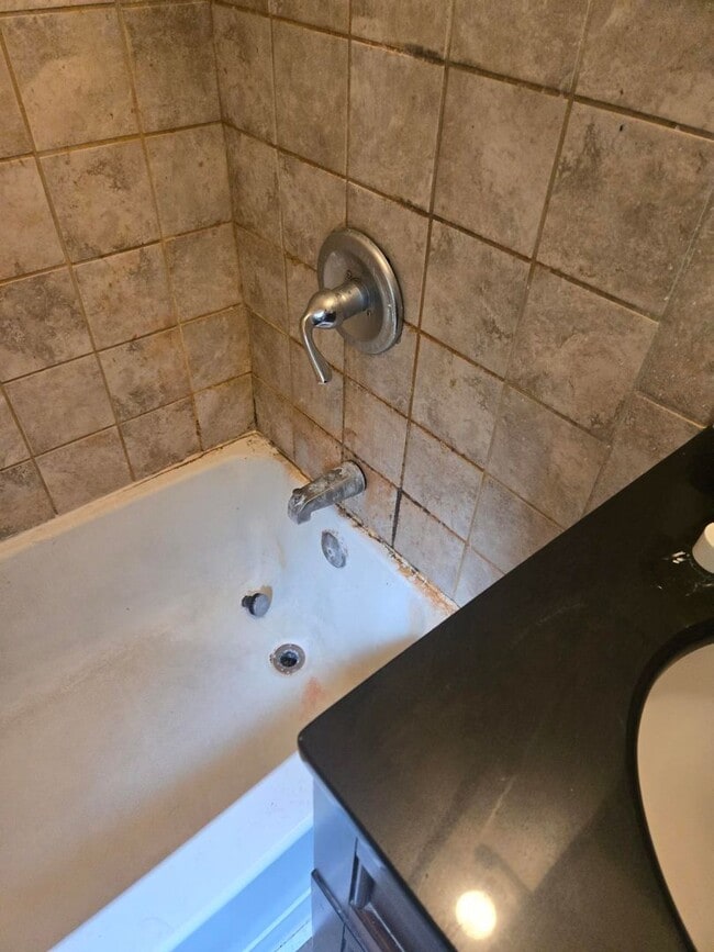Building Photo - Welcome to this charming 3-bedroom, 1-bath...
