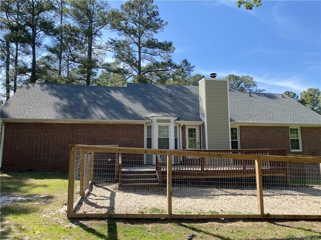 Building Photo - 21 Pineridge Dr