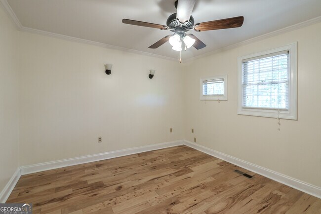 Building Photo - 248 W River Bend Dr