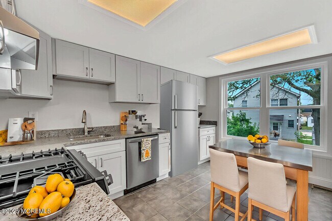 Building Photo - 6 Beachway Ave