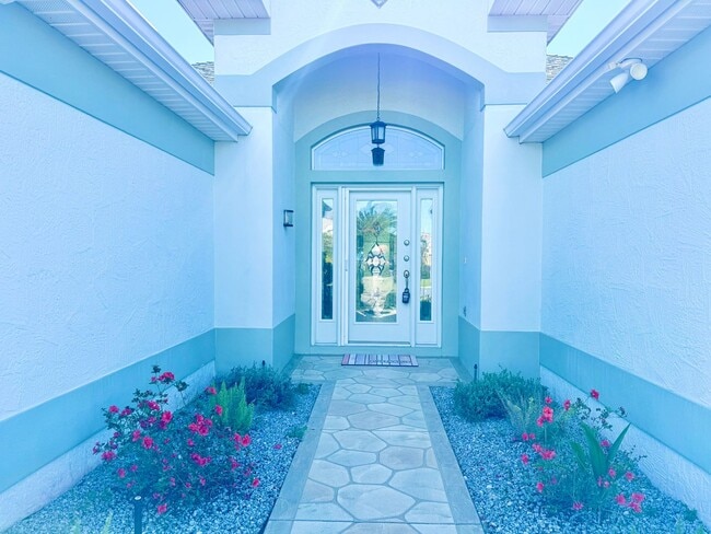 Building Photo - Live The Villages life: 3Bedrooms/2Baths furnished home with all the premier recreation access!