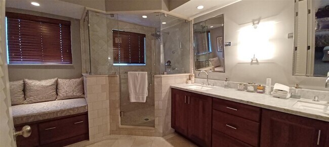 Building Photo - 6688 Via Regina