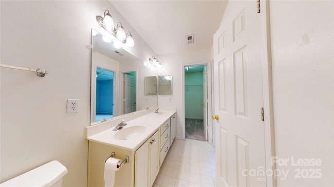 Building Photo - 1777 Forest Side Ln