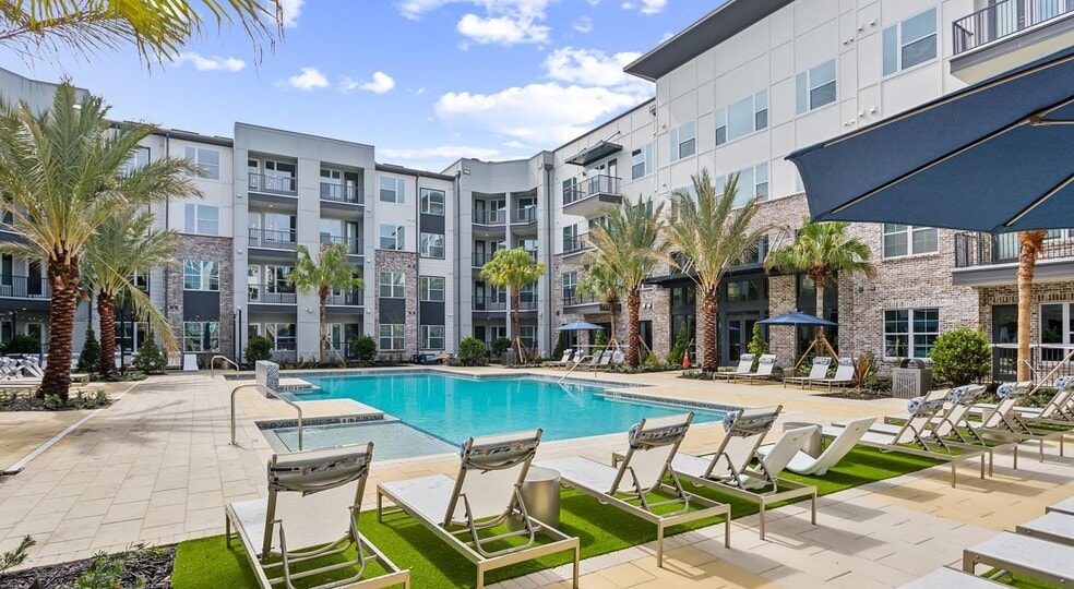 Building Photo - 7311 Baymeadows Way