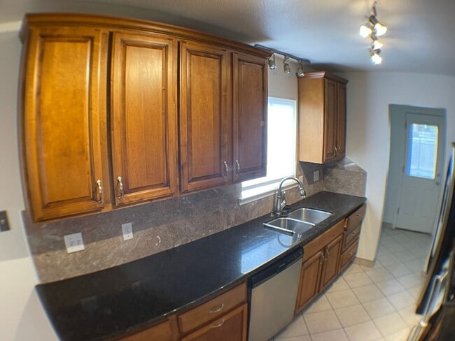 Building Photo - 3 Bedroom Home in Smokerise | Single-Level Living + Natural Light