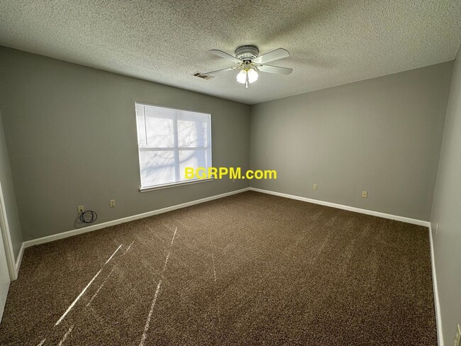 Building Photo - 2 BD, 1 1/2  BA, townhome in Sherwood