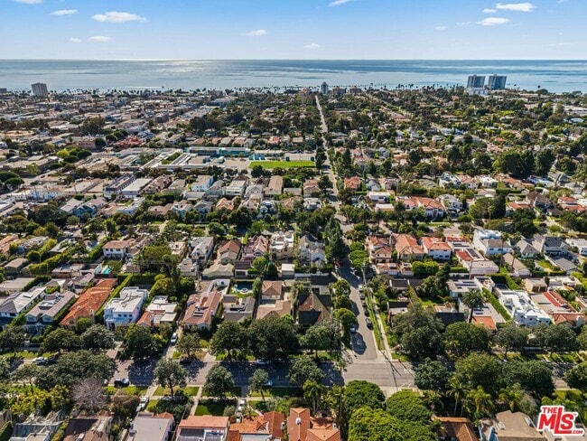 Building Photo - 602 11th St