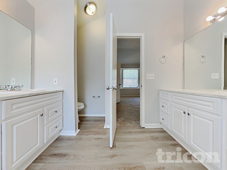 Building Photo - 820 Arbor Hill Dr