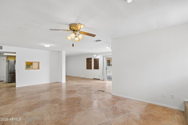 Building Photo - 1014 E Balboa Cir