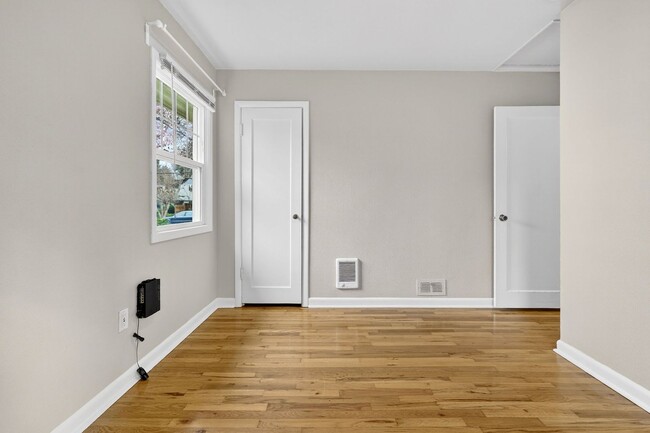 Building Photo - 3660 SE Tenino St