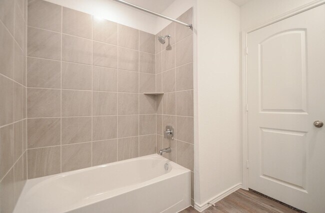Building Photo - 5778 Hampton Vly Dr