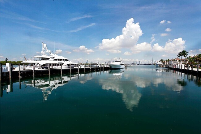 Building Photo - 19122 Fisher Island Dr