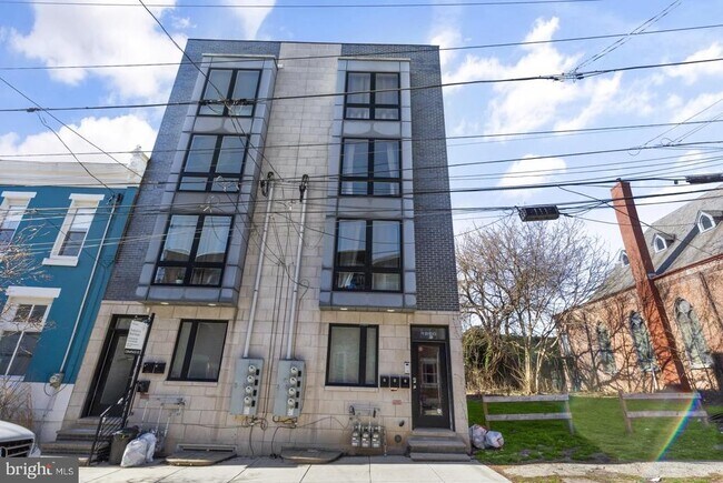 Building Photo - 1250 N 25th St