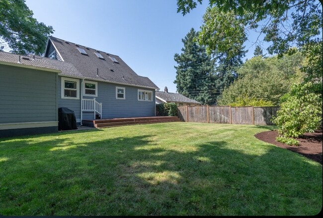 Building Photo - 6406 SE 44th Ave