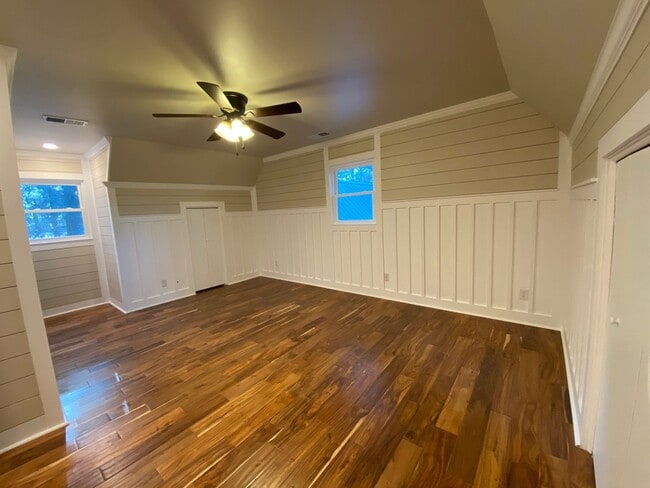 Building Photo - Unique Home in Perry