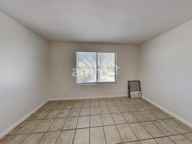 Building Photo - 10553 E Singing Canyon Dr