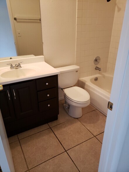 Building Photo - 3938 Irongate Ct