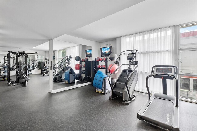 Building Photo - 350 NE 24th St