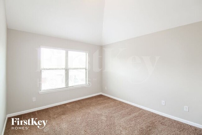 Building Photo - 8121 White Oak Loop
