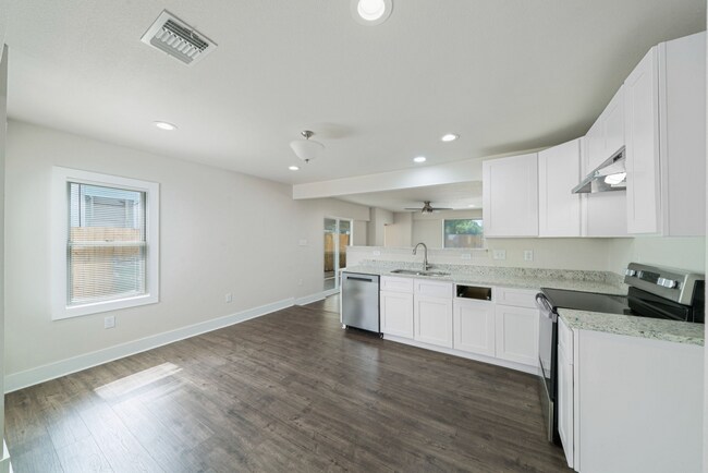 Building Photo - 1627 W Mariposa Dr