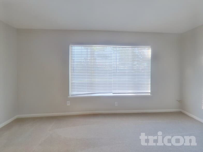 Building Photo - 304 Robert St