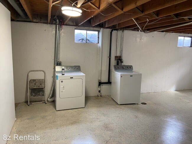 Building Photo - 4 br, 1 bath House - 5645 W 5th Ave