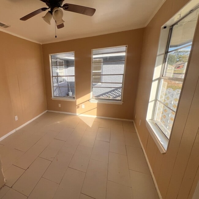 Building Photo - 2146 Minnesota St