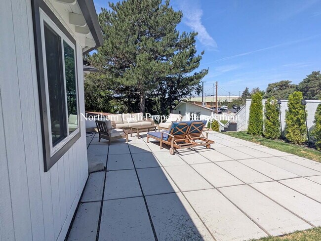 Building Photo - 4 Bed, 3.5 Bath - Amazing Location