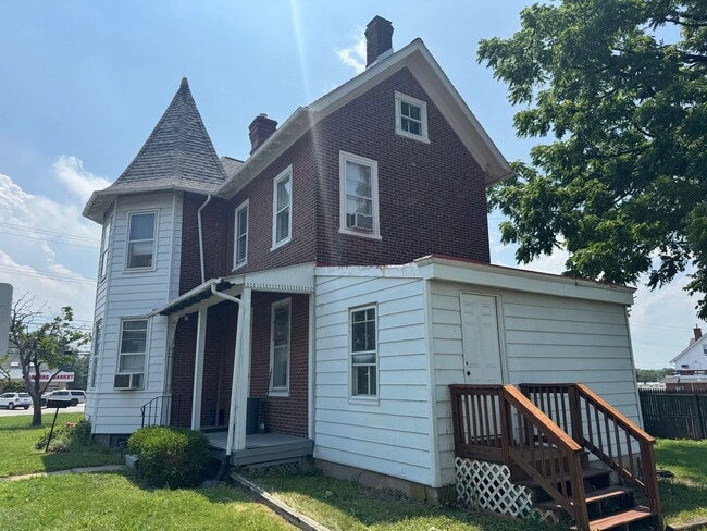 Building Photo - Spacious West Norriton Old World charm 4 B...