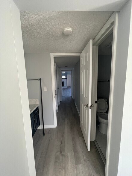 Building Photo - 4222 Pinehurst Cir