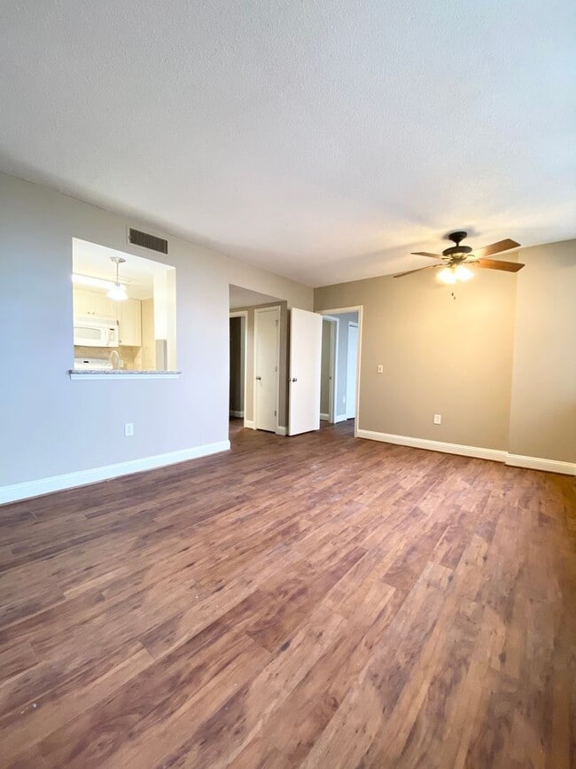 Building Photo - wh606