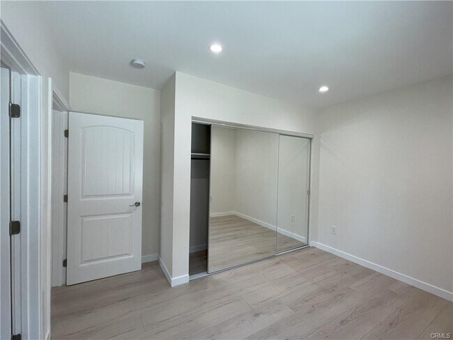 Building Photo - 627 Fischer St