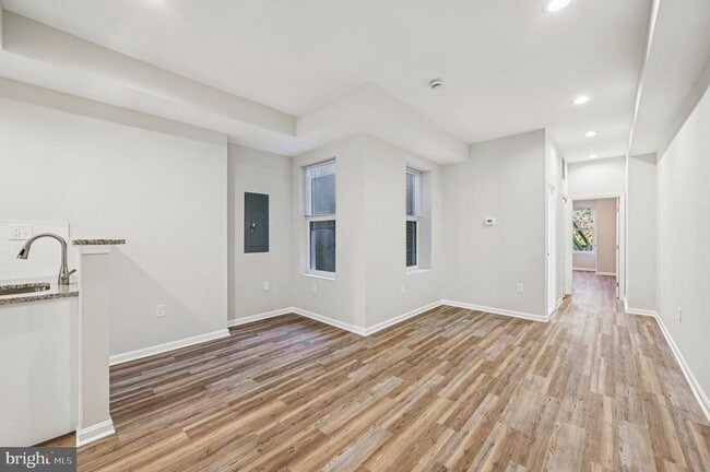 Building Photo - 750 Reservoir St