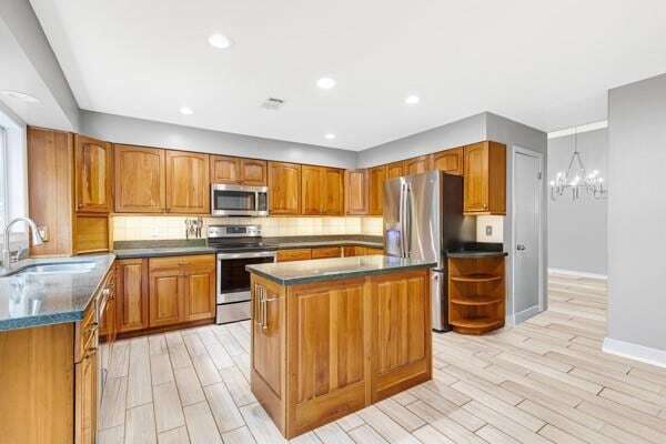 Building Photo - 155 Lakeview Ridge W