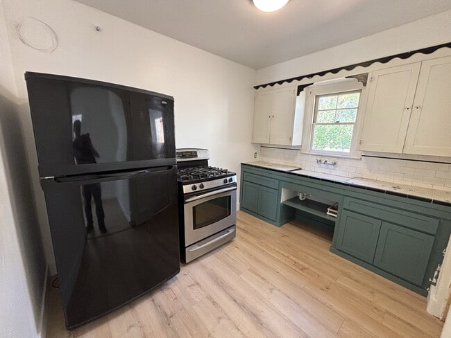 Building Photo - 2-Bedroom cottage for rent near downtown Placerville!