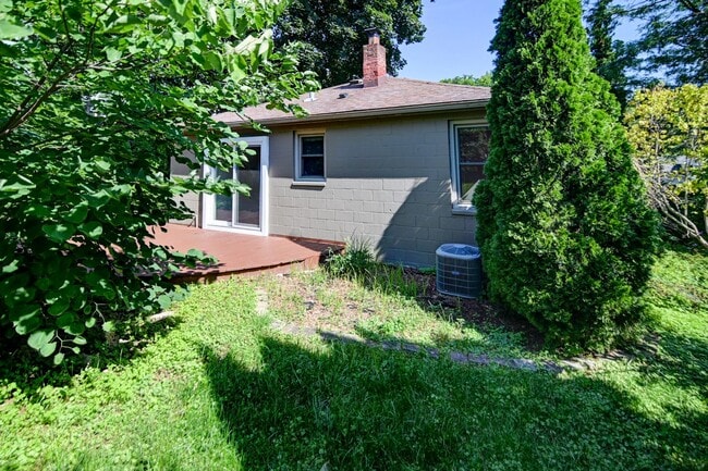Building Photo - 1404 Wyldhaven Ave