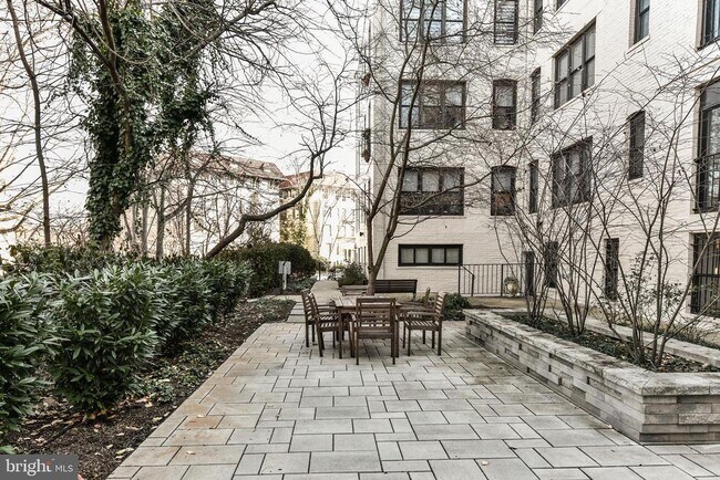 Building Photo - 2630 Adams Mill Rd NW