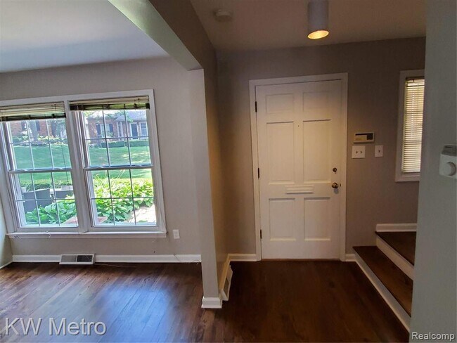 Building Photo - 553 N Old Woodward Ave