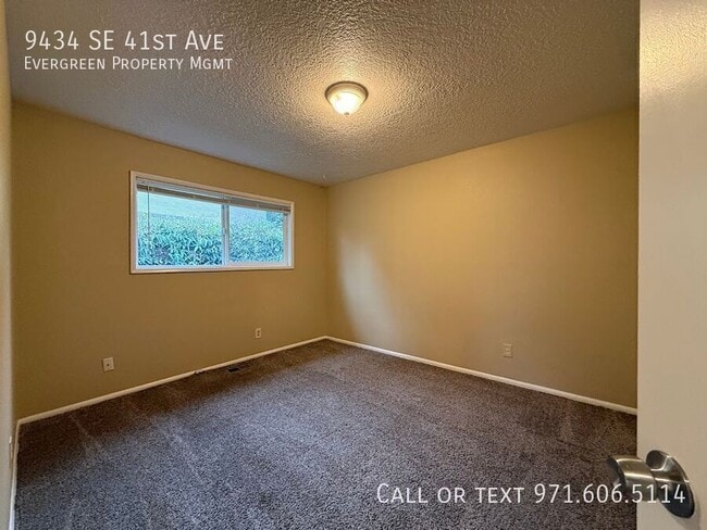Building Photo - 9434 SE 41st Ave