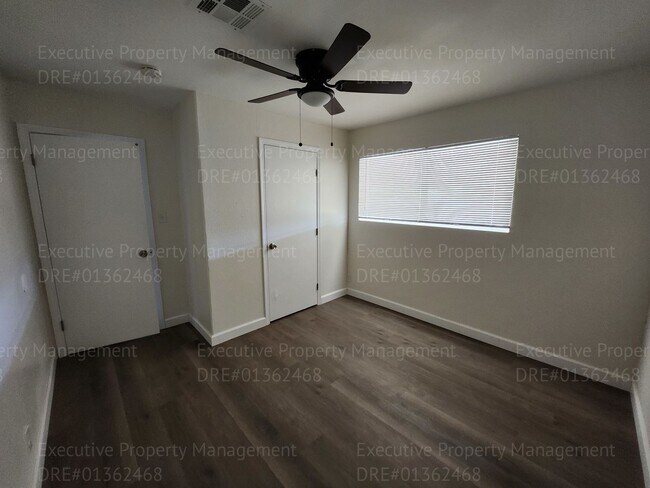 Building Photo - 3 bedroom 1 bathroom near Oswell St/ Virginia Ave