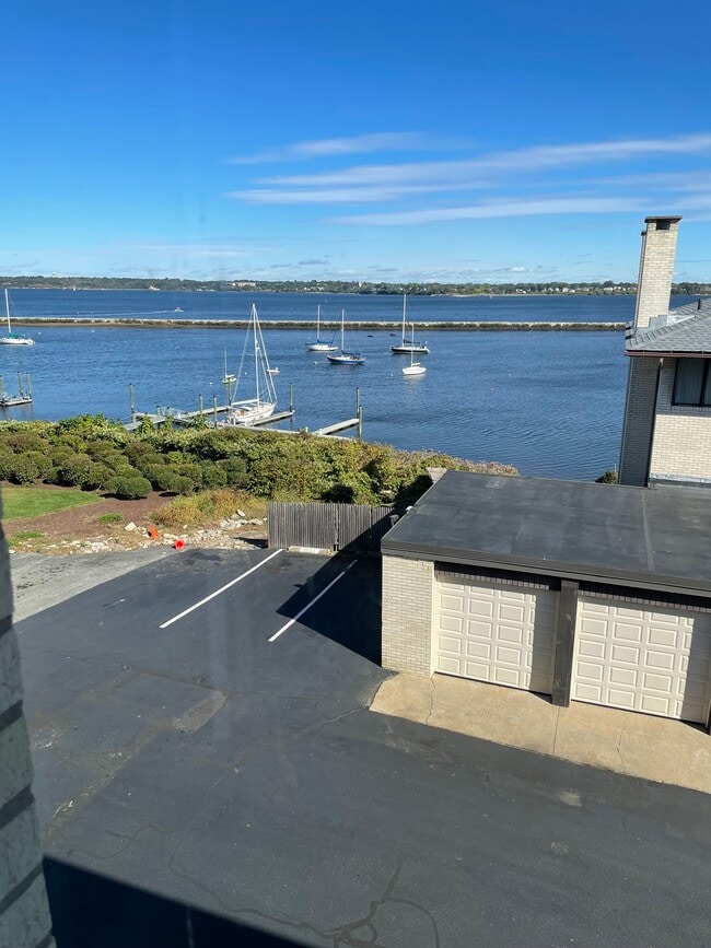 Building Photo - 400 Narragansett Pkwy