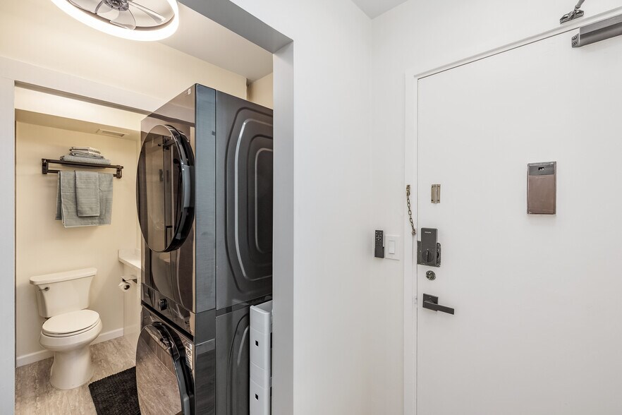 Building Photo - 2345 Ala Wai Blvd